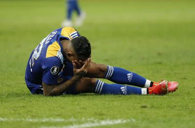 Osemfinále Pohára osloboditeľov sa zvrhlo, polícia musel na hráčov Boca Juniors použiť paprikový sprej