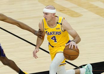 Basketbalista Lakers sa chcel dostať na palubu lietadla s drogami