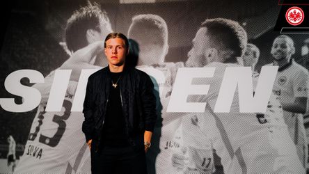 Eintracht Frankfurt získal na hosťovanie 21-ročného nórskeho krídelníka z AC Miláno