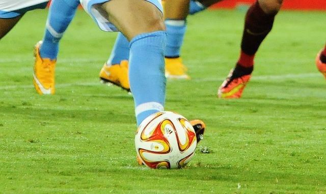Futbal lopta nohy ilustracne foto sep14 tasr
