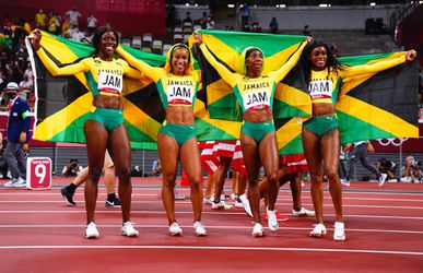 Tokio 2020: Jamajská ženská štafeta sa teší zo zlata, pre Thompsonovú-Herahovú je to už tretí najcennejší kov