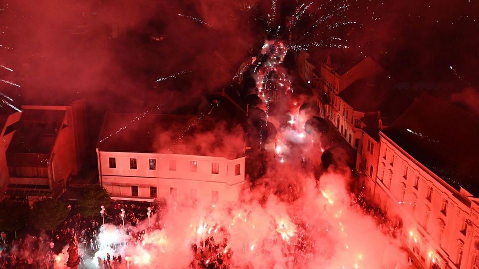 Fanúšikovia FC Spartask Trnava oslavujú storočnicu na námestí
