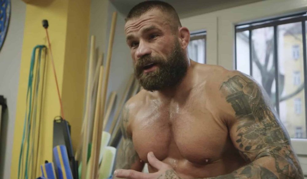 Informácii o kauze Vémolu je málo. Novinár, ktorý bol pri jeho zadržaní prezradil detaily zo zásahu