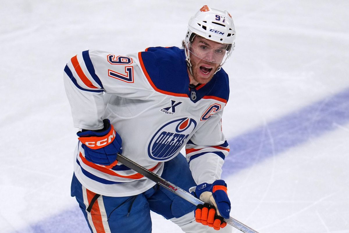 December z ríše snov. Connor McDavid zaznamenal najviac bodov v NHL od roku 1995