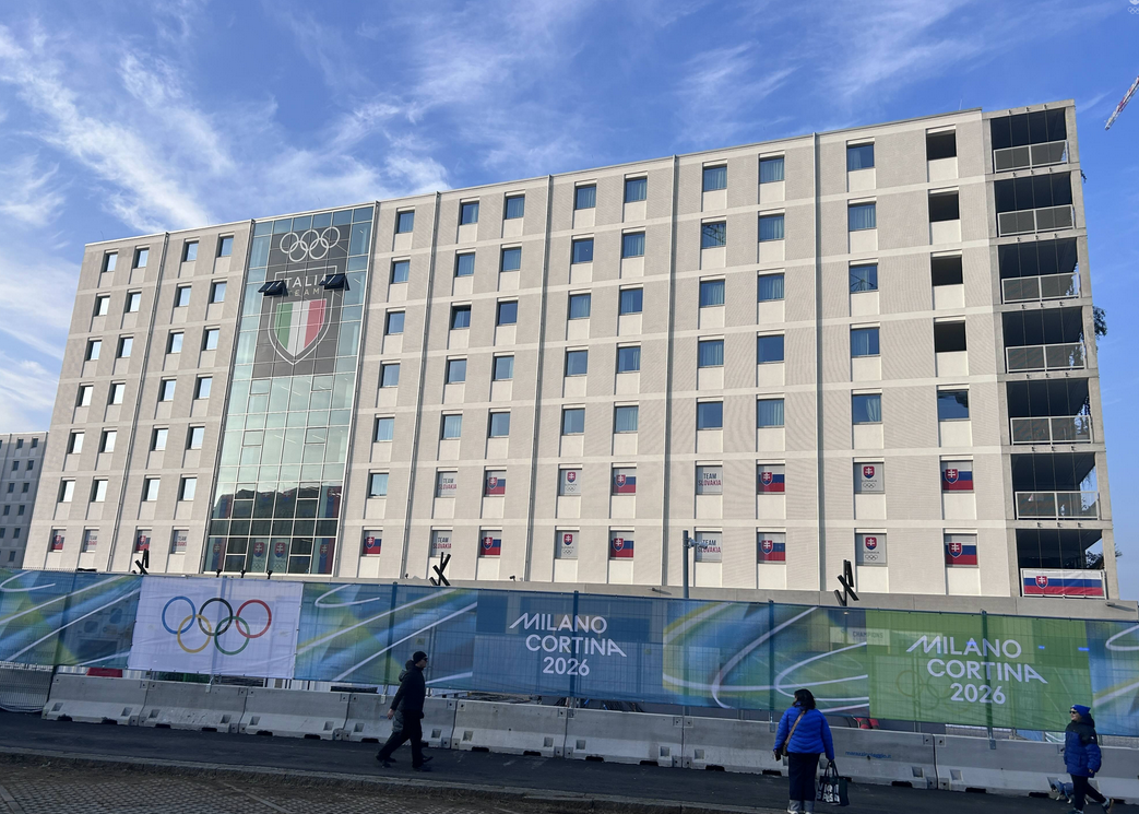 Pohľad z ulice na budovu, v ktorej bývajú slovenskí olympionici v Miláne. Foto:
SOŠV/PETER PAŠUTH