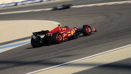 Veľká cena Bahrajnu: Carlos Sainz ovládol záverečný tréning