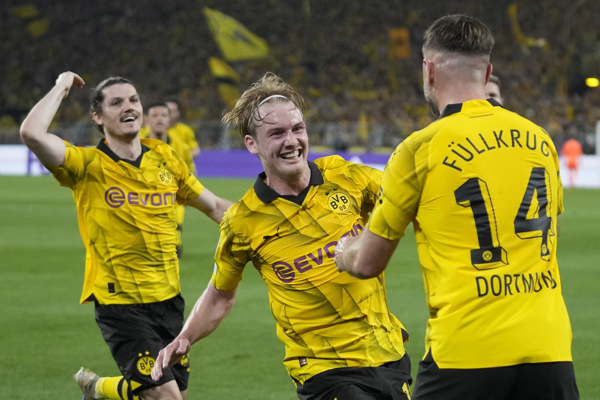 Borussia Dortmund - Paríž Saint-Germain. Zdroj: SITA/AP