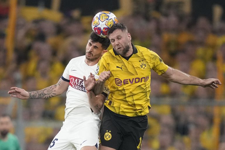 Po rokoch si vo Wembley opäť môže zahrať Borussia Dortmund. V Paríži nestrácajú nádej