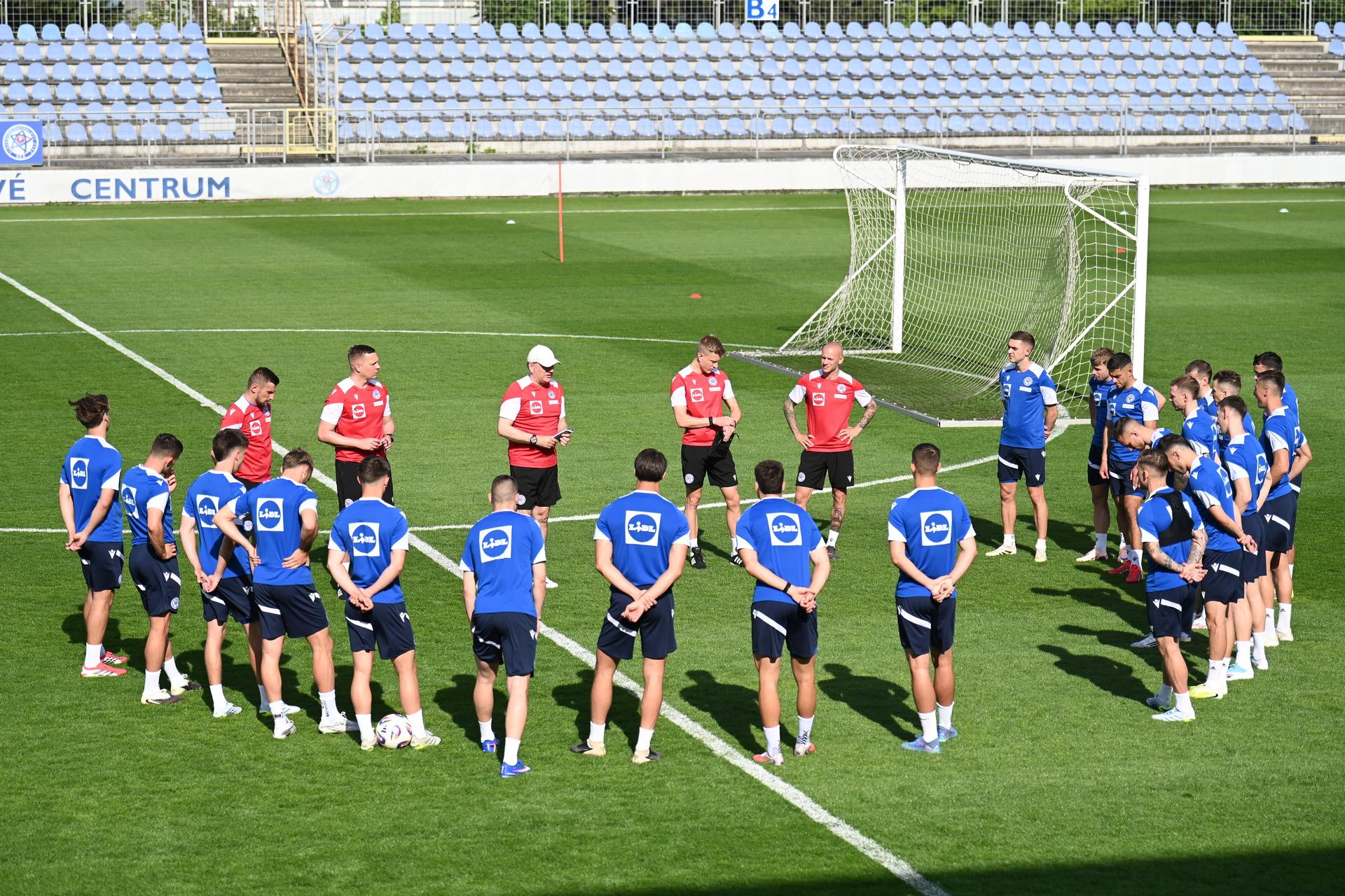 Tréning slovenskej futbalovej reprezentácie pred prípravnými zápasmi Slovenska s Maltou a Čiernou Horou. Zdroj: TASR
