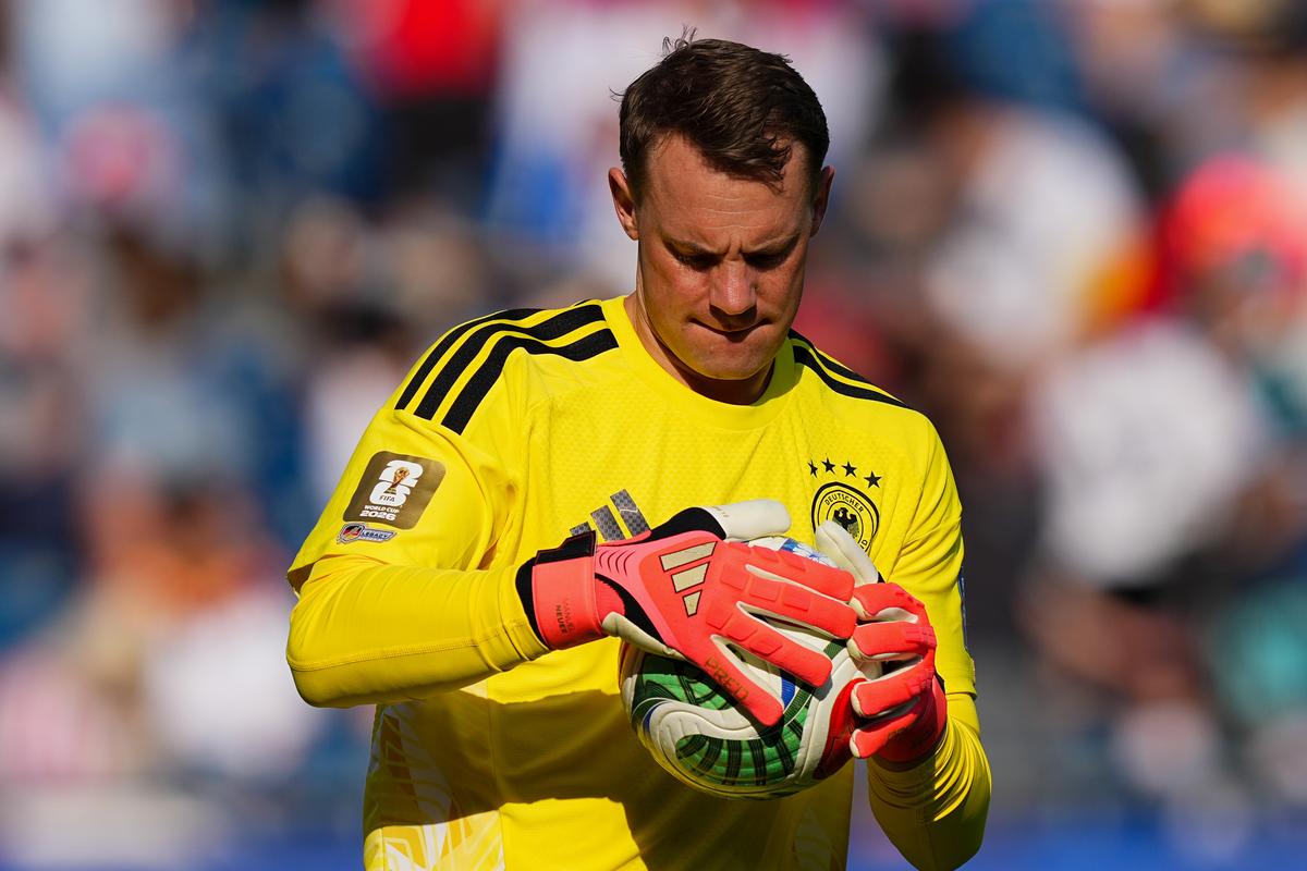Smútok z vyradenia vystriedala obrovská radosť. Manuel Neuer zažil dojemnú bodku za kariérou