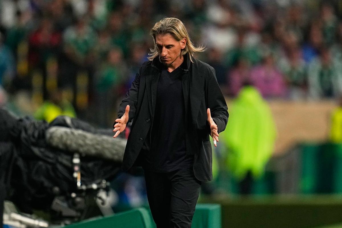 Národ mal veľké ilúzie. Po vypadnutí na MS vo futbale končí ďalší tréner