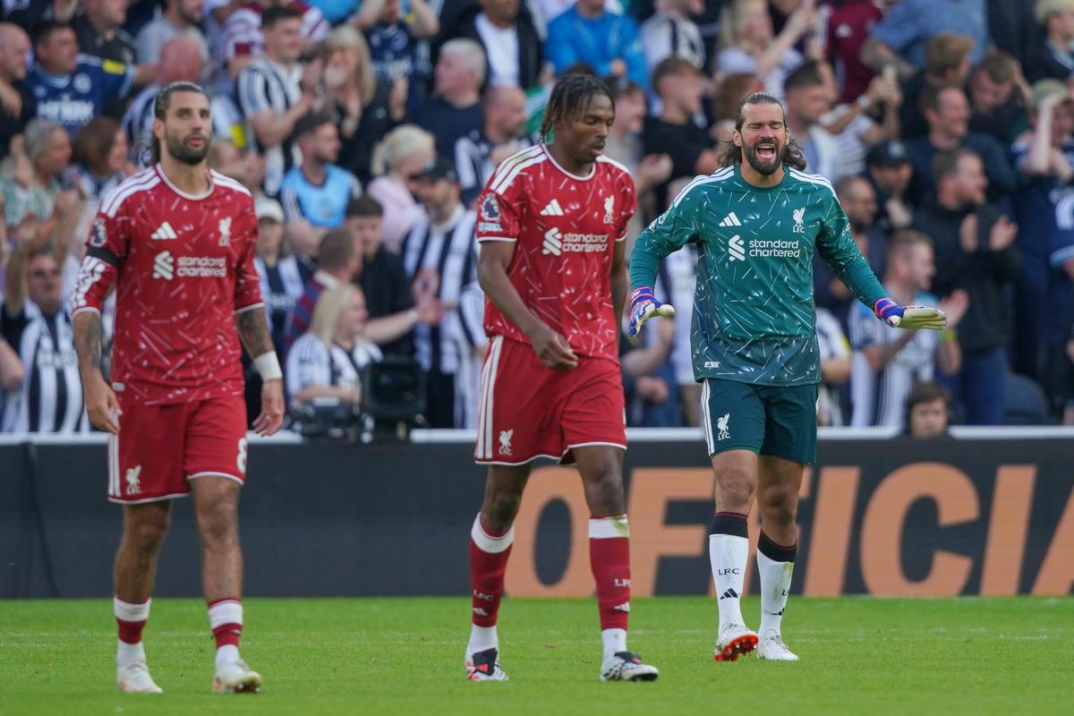 Najhoršie prestupové obdobie v histórii Premier League! Legenda Liverpoolu bije na poplach