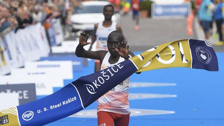 Traťový rekord padol! 100. ročník Medzinárodného maratónu mieru v Košiciach ovládol Keňan Rono