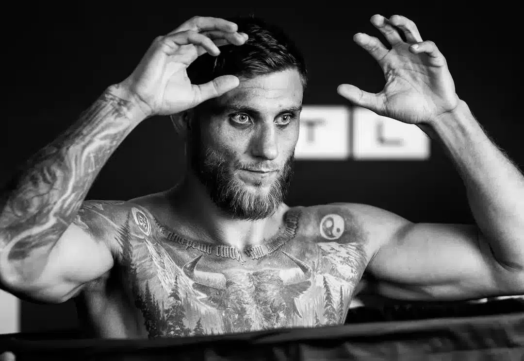 Je to oficiálne. Welterová divízia OKTAGONu aktuálne stratila šampióna. Takýto je trest