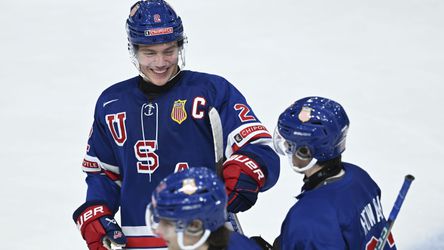 MS v hokeji U20: Američania si po Slovákoch zgustli aj na Lotyšoch a sú v semifinále