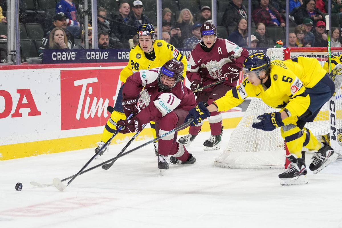 Švédi zlomili odpor Lotyšska v II. tretine a presvišťali do semifinále