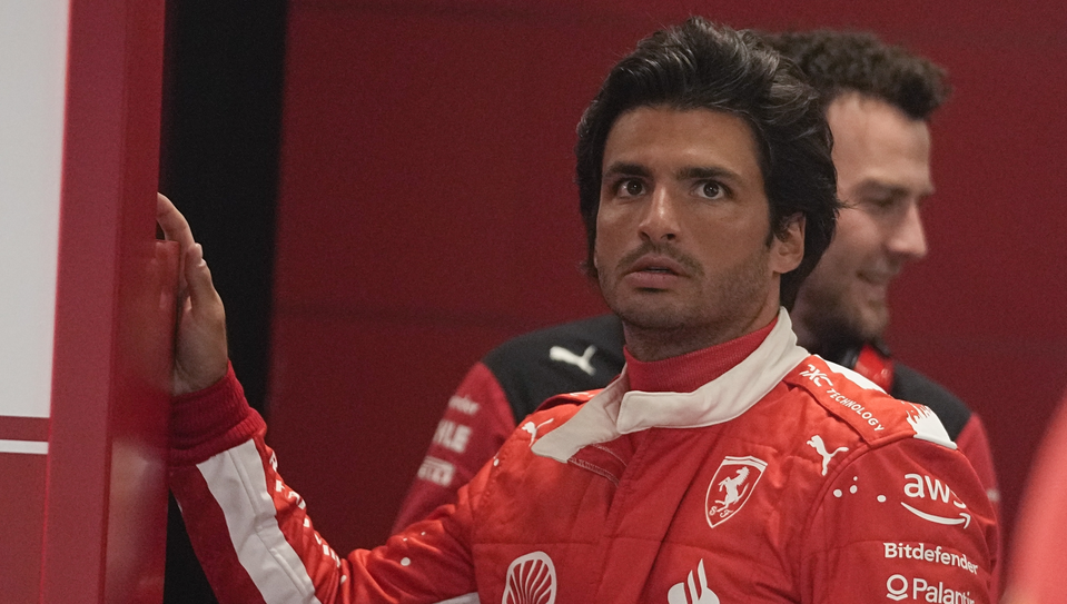 Carlos Sainz sa prvýkrát ozval po tom, čo Ferrari podpísalo zmluvu s Lewisom Hamiltonom