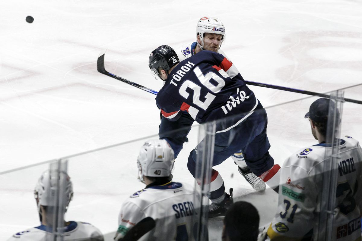 Slovan Bratislava Hockey Players Dominate in 7-2 Victory Against HC 19 Humenné