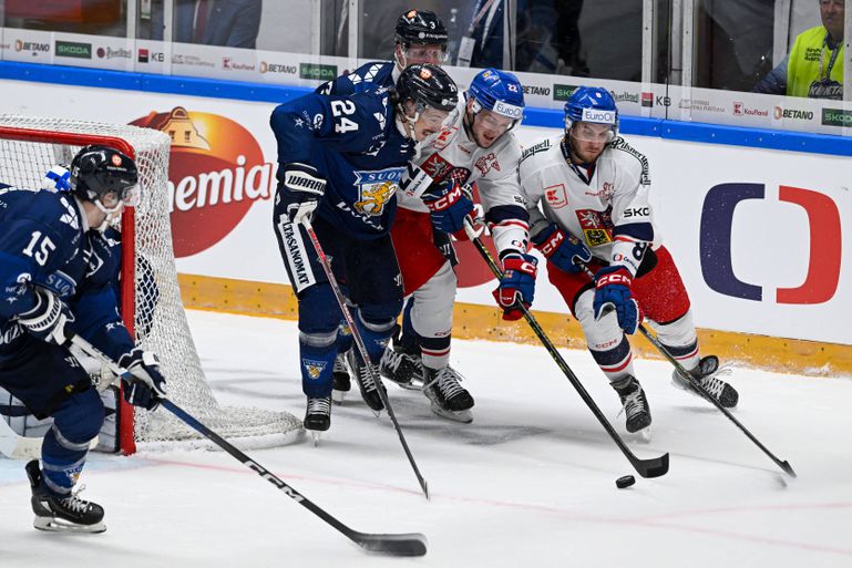 České hokejové hry: Česi v úvodnom zápase turnaja nestačili na Fínov, zvlhol im pušný prach