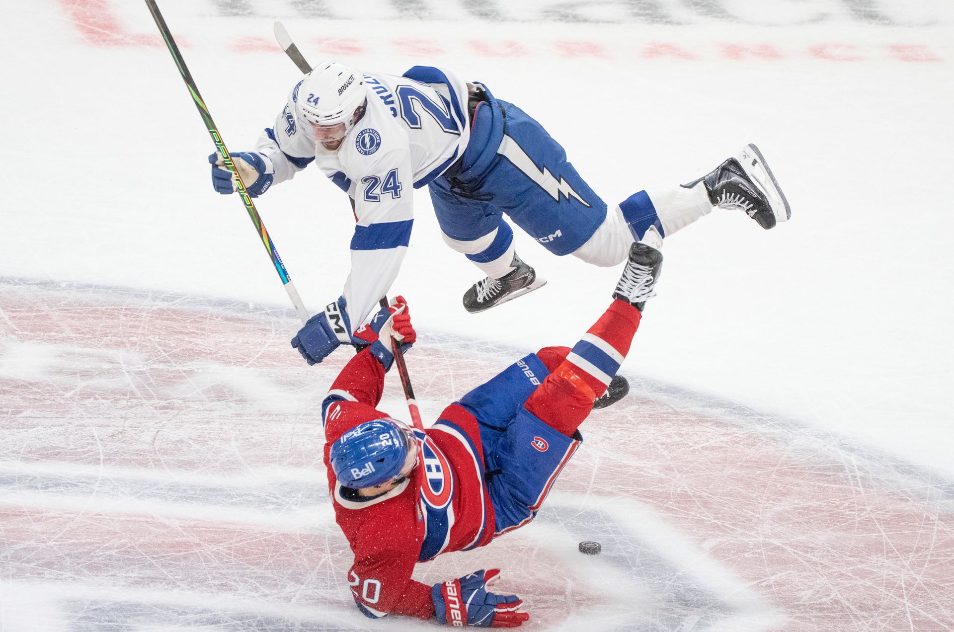 Montreal Canadiens - Tampa Bay Lightning (Juraj Slafkovský, Max Crozier) / NHL. Zdroj: SITA/AP