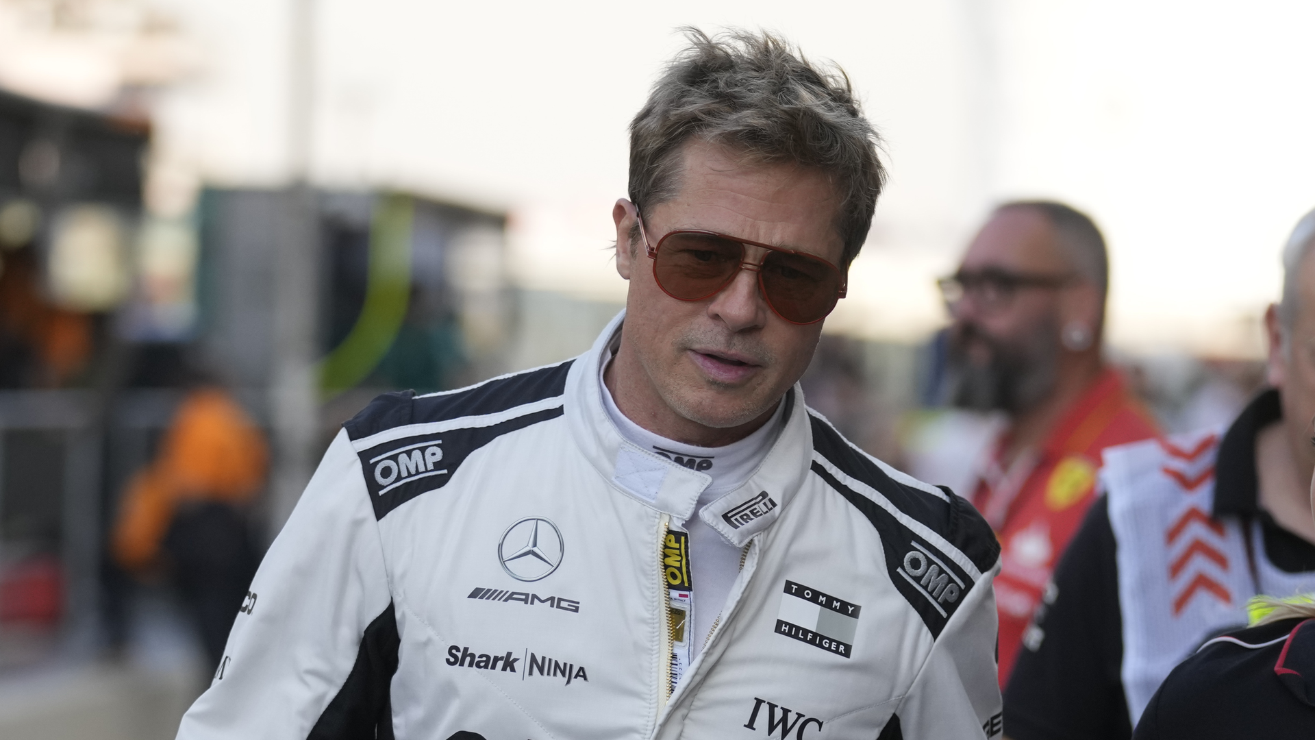 Brad Pitt počas natáčania filmu F1. Zdroj: SITA/AP