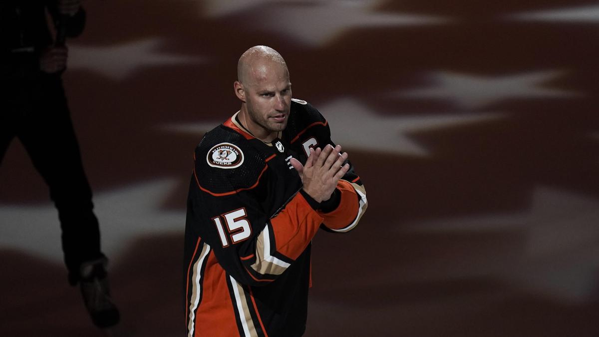 Strávil tu celú kariéru a získal Stanley Cup. Anaheim si uctí svojho historického lídra