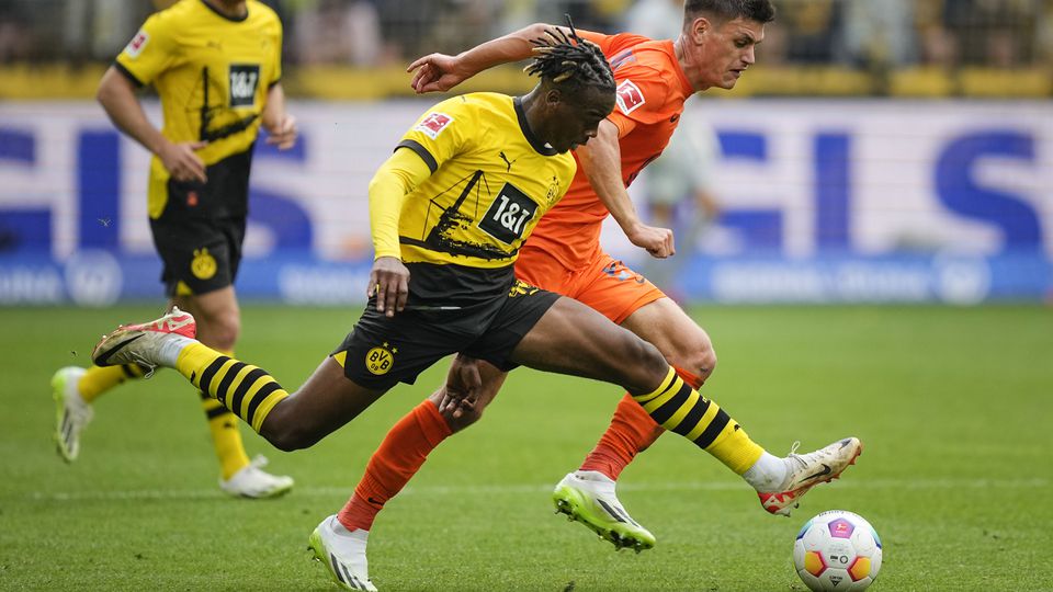 Dortmund predĺžil zmluvu s anglickým mladíkom
