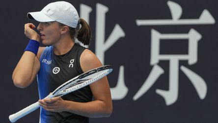 WTA Peking: Swiateková a Rybakinová hladko postúpili, s turnajom sa nečakane lúči Jabeurová