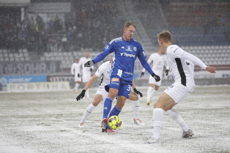 Snehová bitka v Olomouci aj so Slovákmi nemala víťaza, ostatné zápasy soboty zrušili