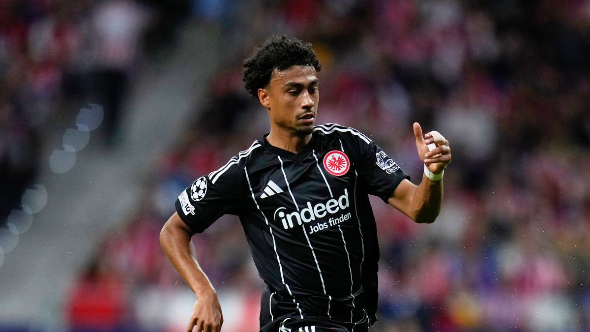 Kariéru by mohol rozvíjať vo veľkoklube. O mladého obrancu má záujem Barcelona aj Manchester United