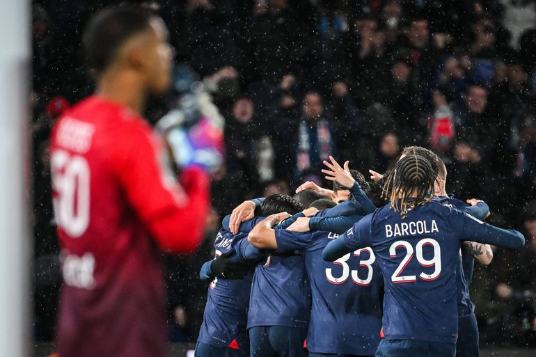 Milan Škriniar remporte son premier trophée avec le PSG !  Il a soulevé la Supercoupe au-dessus de sa tête, mais n'a pas terminé le match