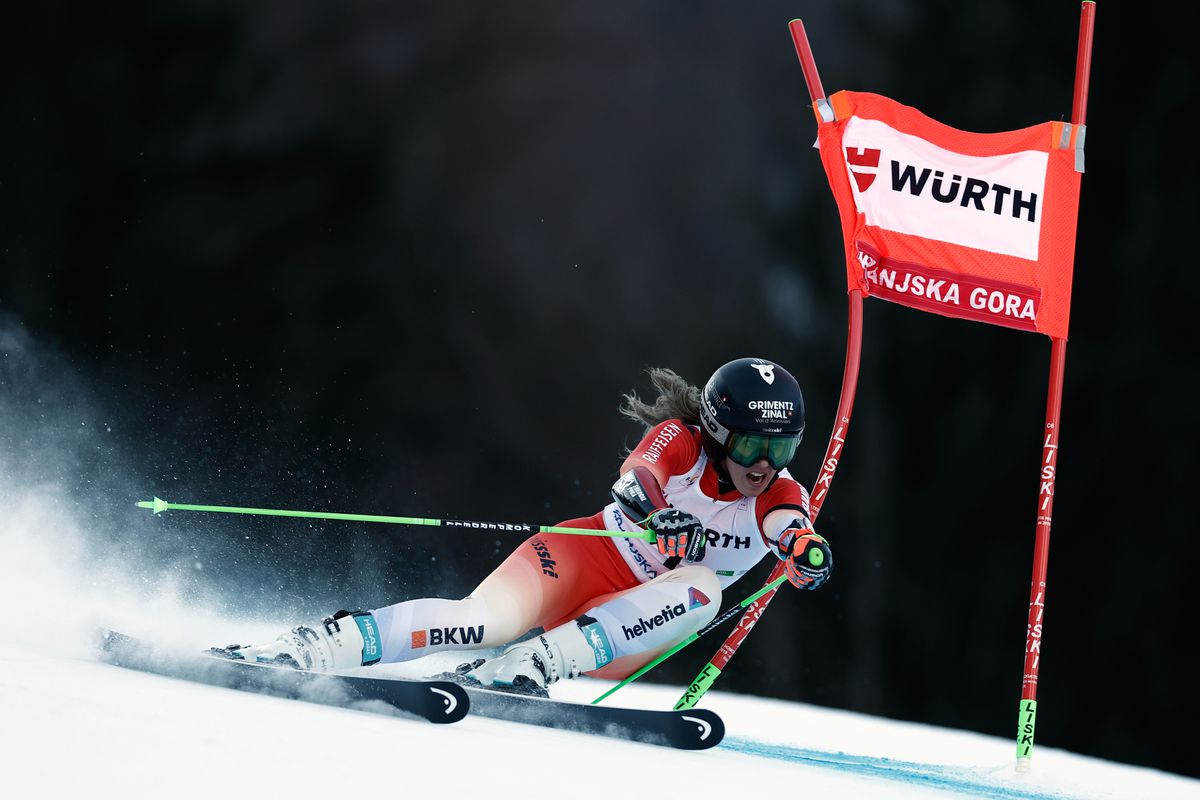 Shiffrinová sa na pódium nedostala. Obrovský slalom v Kranjskej Gore korisťou Rastovej