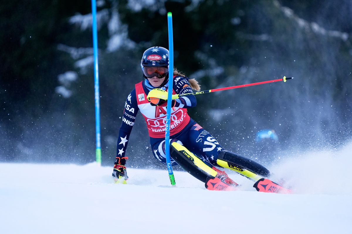 Mikaela Shiffrinová môže vyrovnať rekord. Lyžiarky spoznali štartové čísla na slalom
