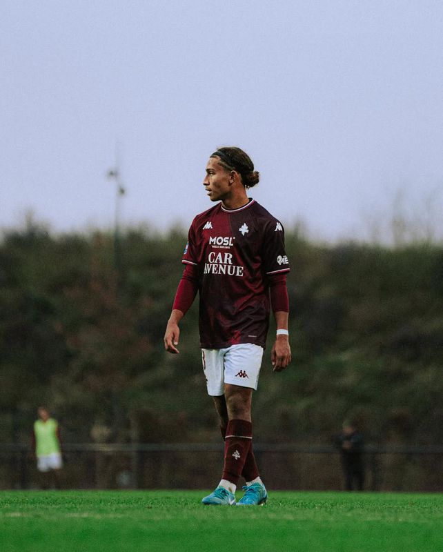 Vrátil sa do horiaceho pekla. Po hrdinskom čine má francúzsky futbalista strašné bolesti