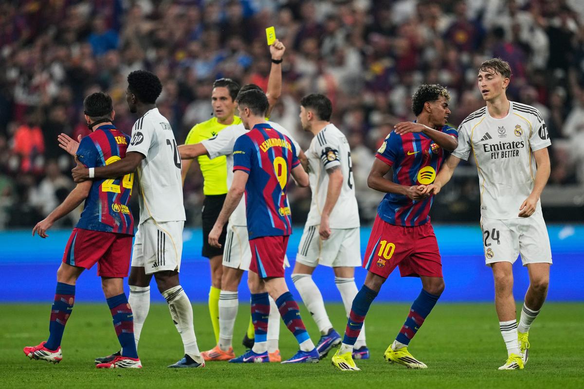 Špeciálne zaobchádzanie. Barcelona a Real Madrid začnú sezónu neskôr