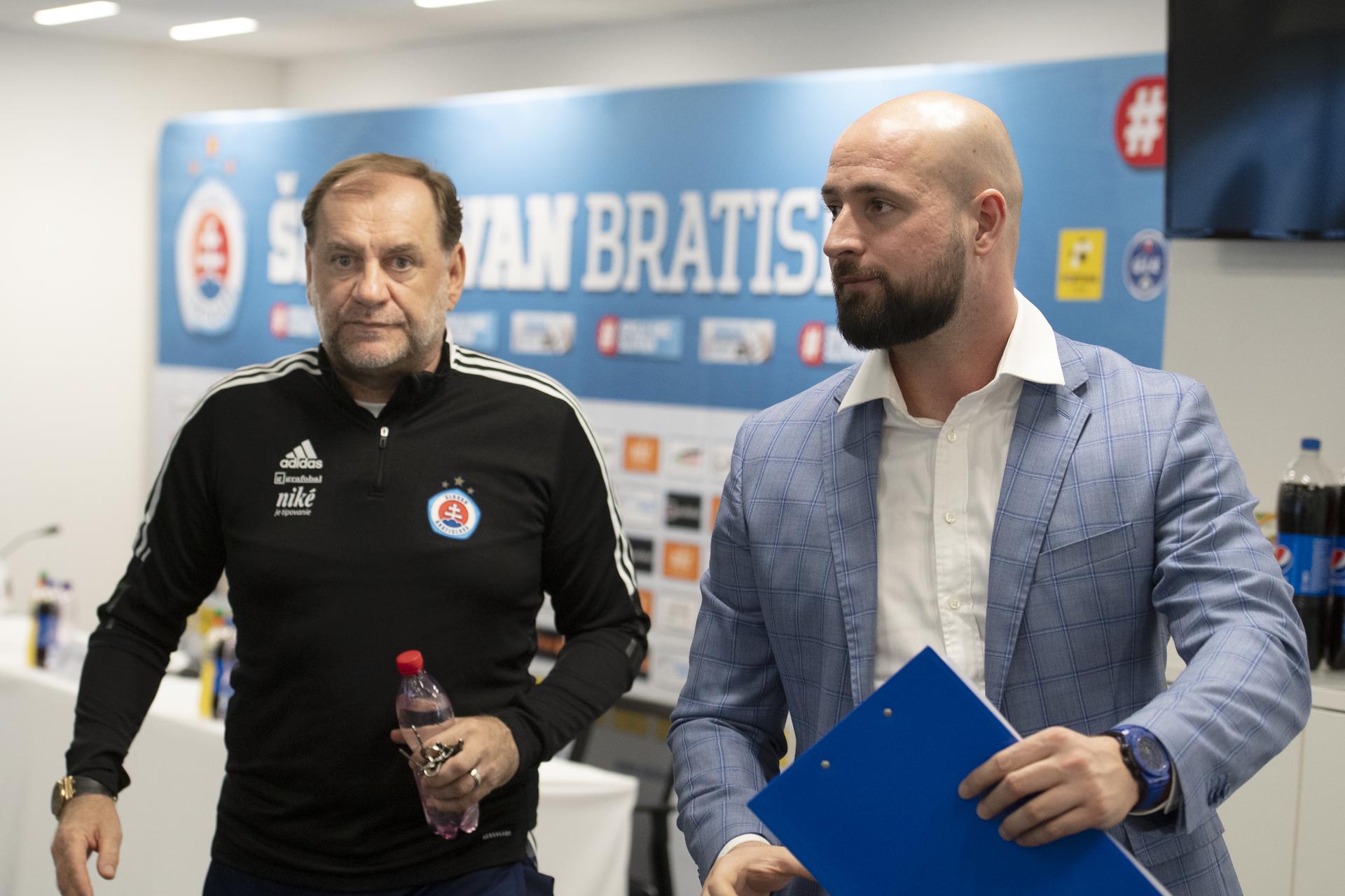 Tréner Vladimír Weiss st. (vľavo) a Ivan Kmotrík ml. Zdroj: TASR