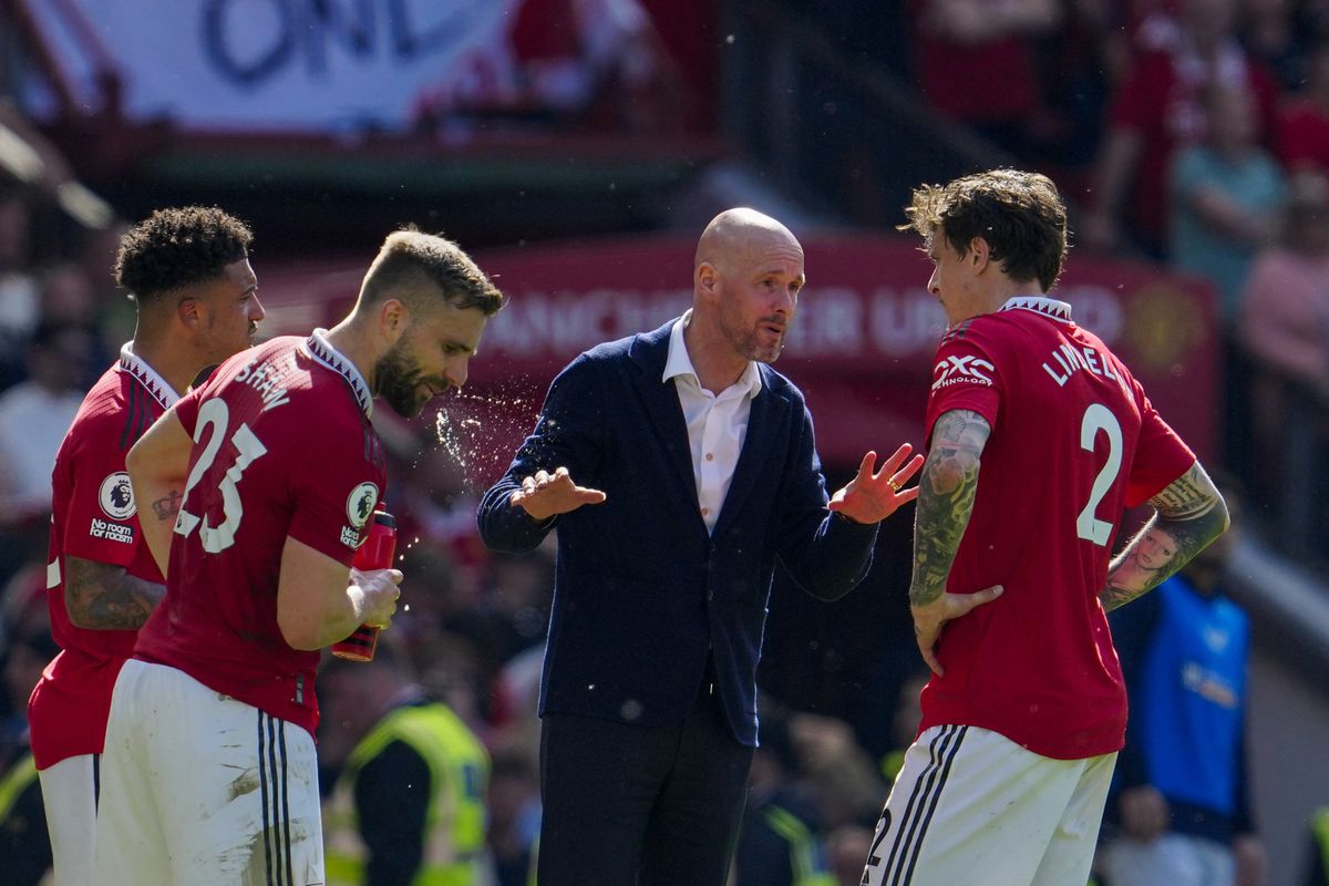 Uderzenie dla Manchesteru United.  Stara się znaleźć strzelca bramki