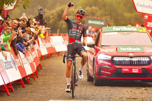Vuelta: Dostal sa do úniku a triumfoval. Bora sa teší z prvého etapového víťazstva na tohtoročnej Vuelte
