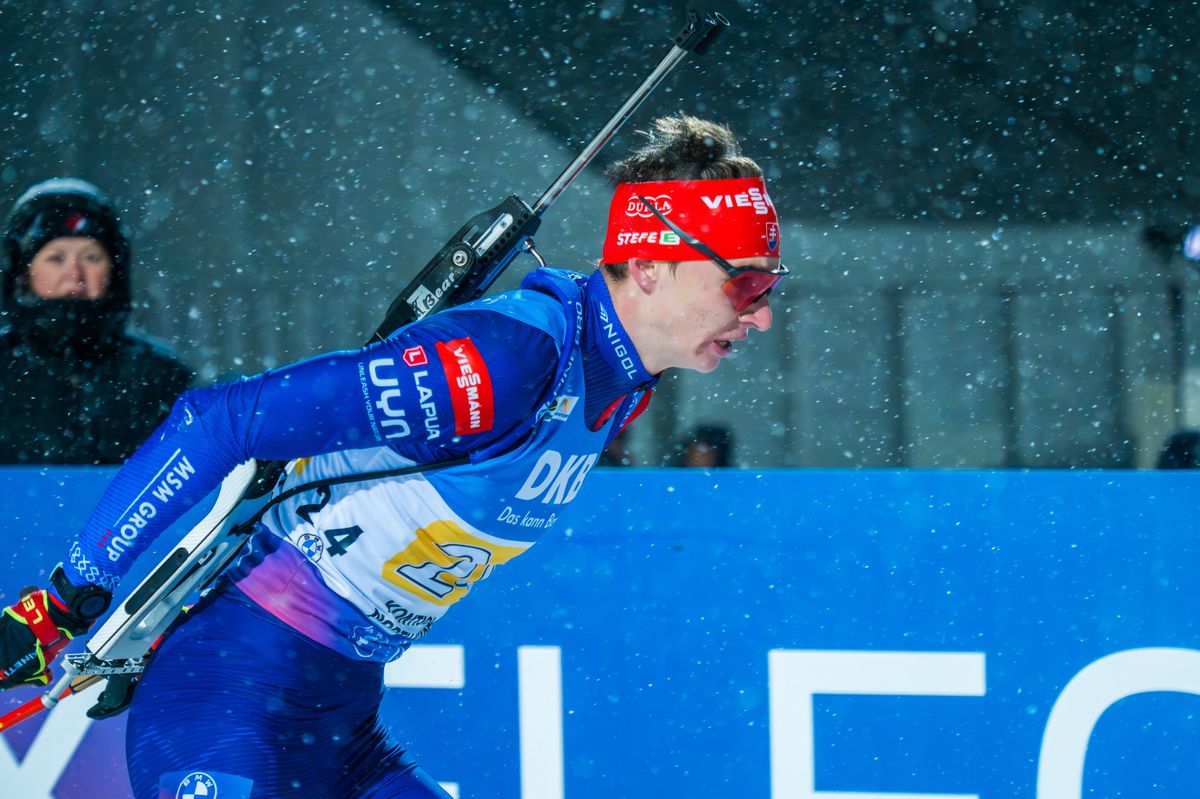 Slovenskí biatlonisti strieľali do vzduchu. V šprinte mužov patrili medzi najhorších