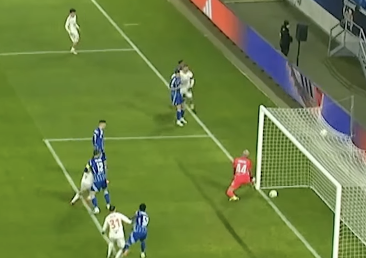 VIDEO Macík driemal v bráne. Slovan Bratislava prehrával po fatálnej chybe brankára