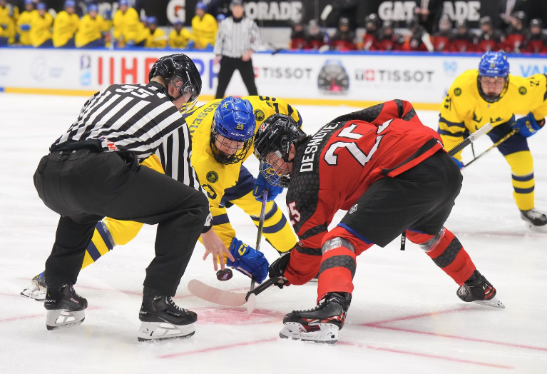 Kanada U18 - Švédsko U18. FOTO IIHF.com