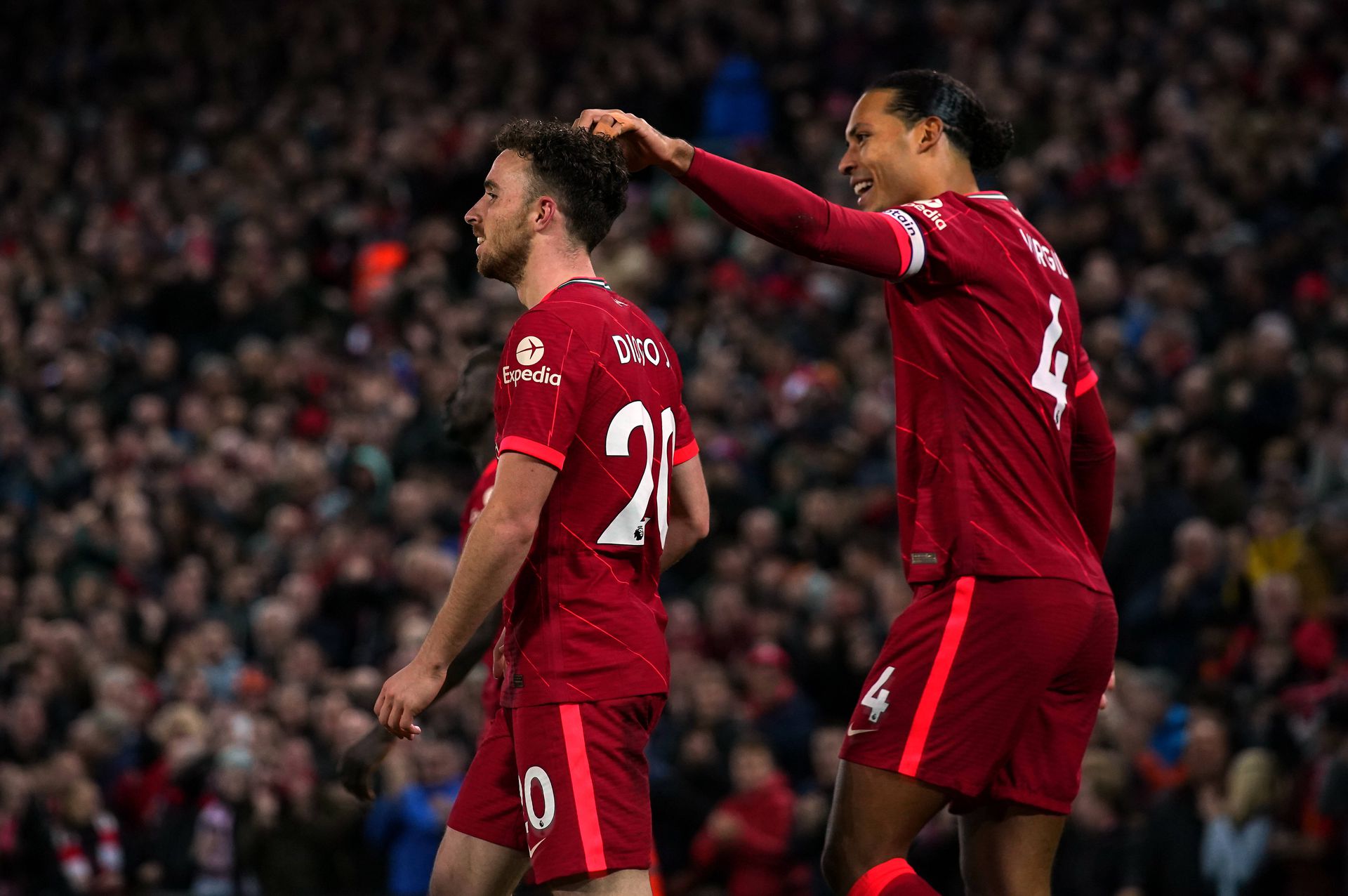 Diogo Jota a Virgil van Dijk (Liverpool FC). Zdroj: Imago