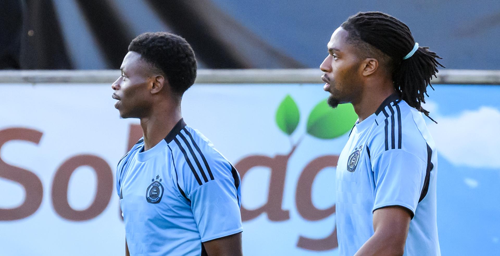 Liga majstrov AIF Mjällby - ŠK Slovan Bratislava / Suleiman Camara (vľavo) a Manasse Kianga. Zdroj: TASR