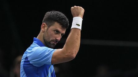ATP Paríž: Novak Djokovič otočil trojhodinovú bitku, o titul zabojuje proti Dimitrovovi