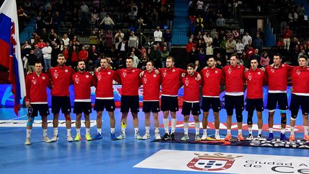 Ani druhý zápas na turnaji Slovákom nevyšiel, top favoritovi vysoko podľahli