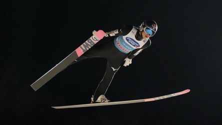 Skoky na lyžiach: Líder klasifikácie ovládol kvalifikáciu na záverečné podujatie
