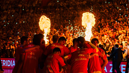 Euroliga zažila belehradské derby. Pozrite si strhujúcu atmosféru pod taktovkou fanúšikov Crvenej Zvezdy