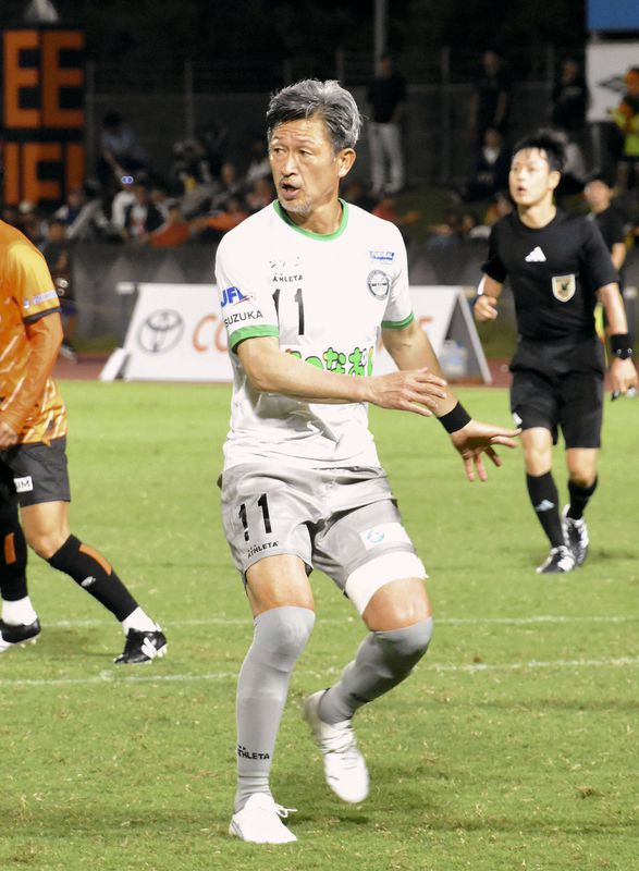 Vek je len číslo! Najstarší futbalista všetkých čias podpísal zmluvu s novým klubom