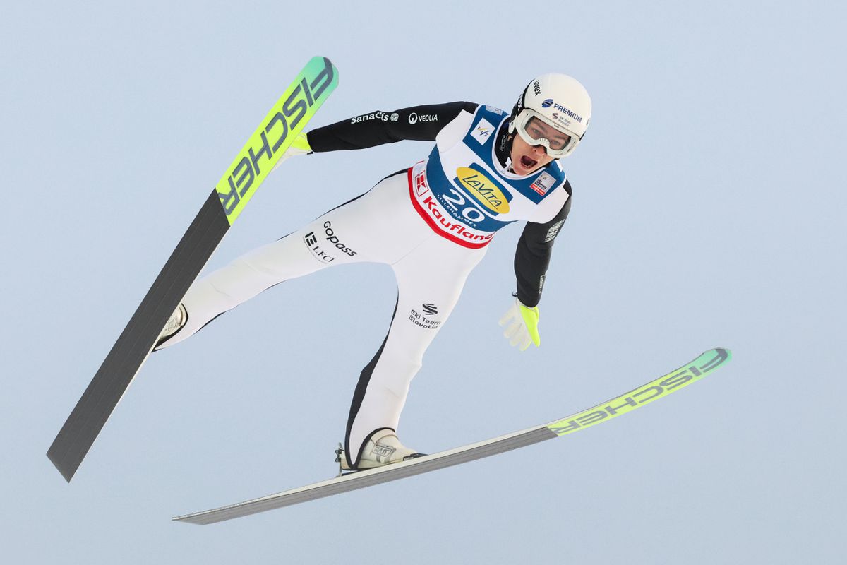 Skoky na lyžiach: Hektor Kapustík v olympijskej premiére nesklamal, v tréningu atakoval najlepšiu dvadsiatku