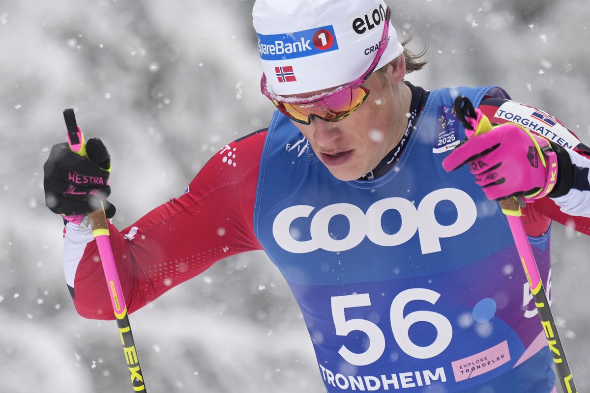 Beh na lyžiach: Kläbo a Skistadová sa stali víťazmi úvodnej etapy Tour de Ski